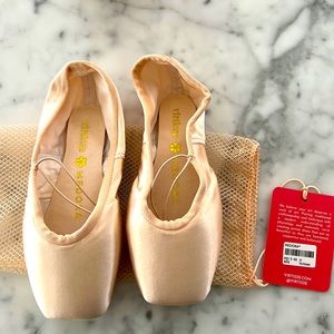 New unworn Virtisse Medora pointe shoe
